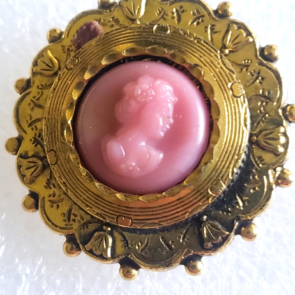 Vintage Signed Freirich Pink Marbled Milk Glass Cameo Brooch